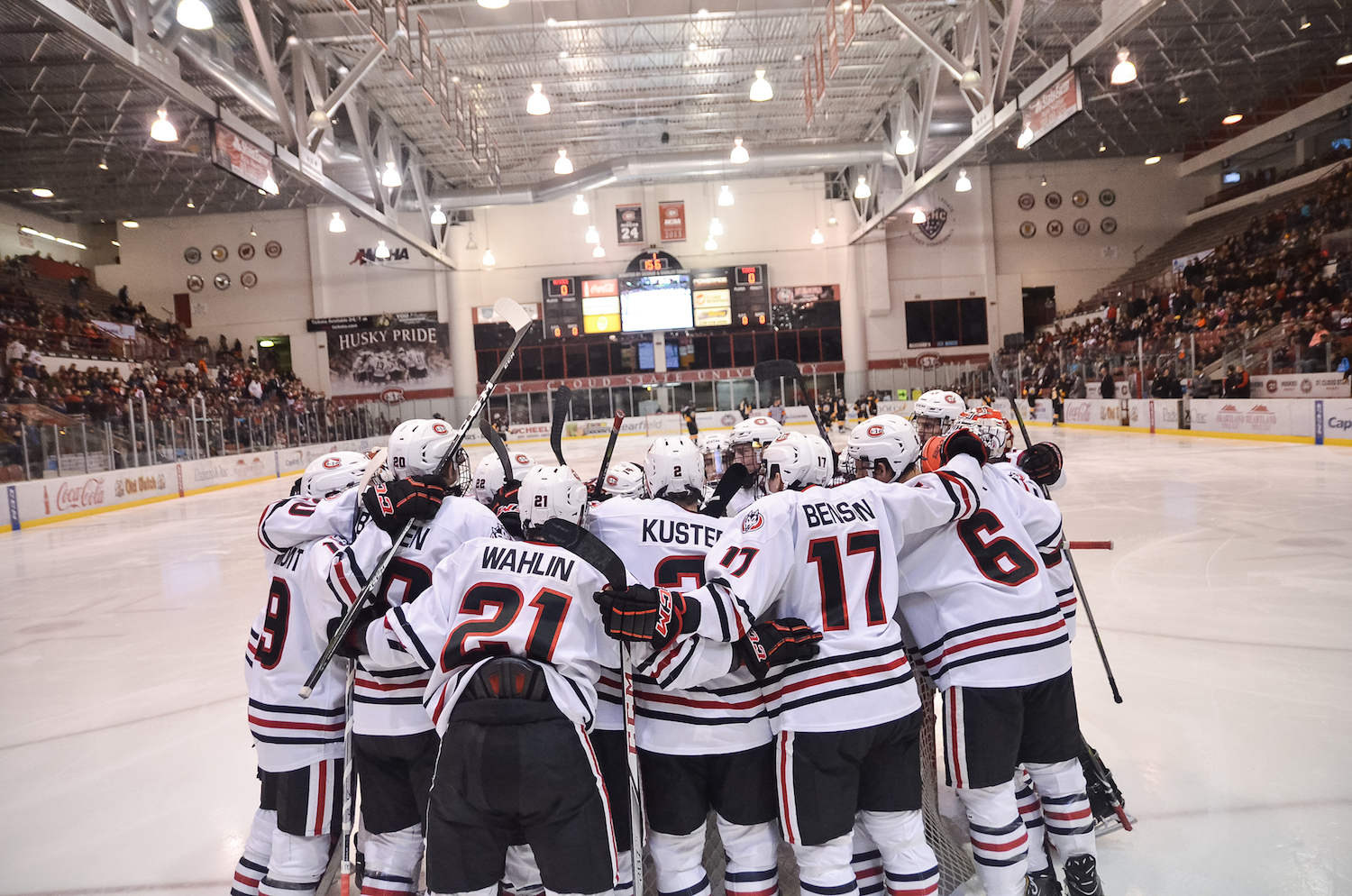 listen-to-scsu-men-s-hockey-as-they-face-in-state-rival-gophers-kvsc