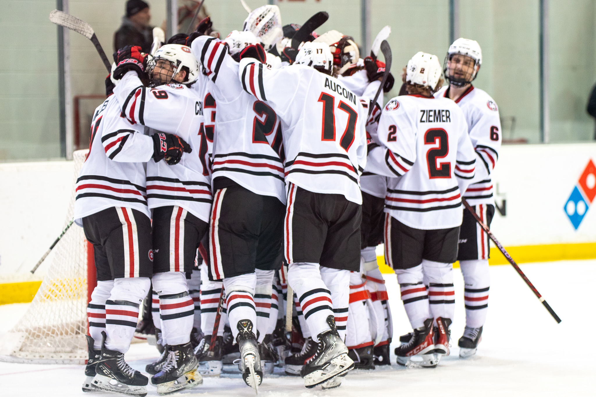 Huskies Win Tug of War, End UMD's Season, Face Familiar Foe in St. Paul - Vimarsana News