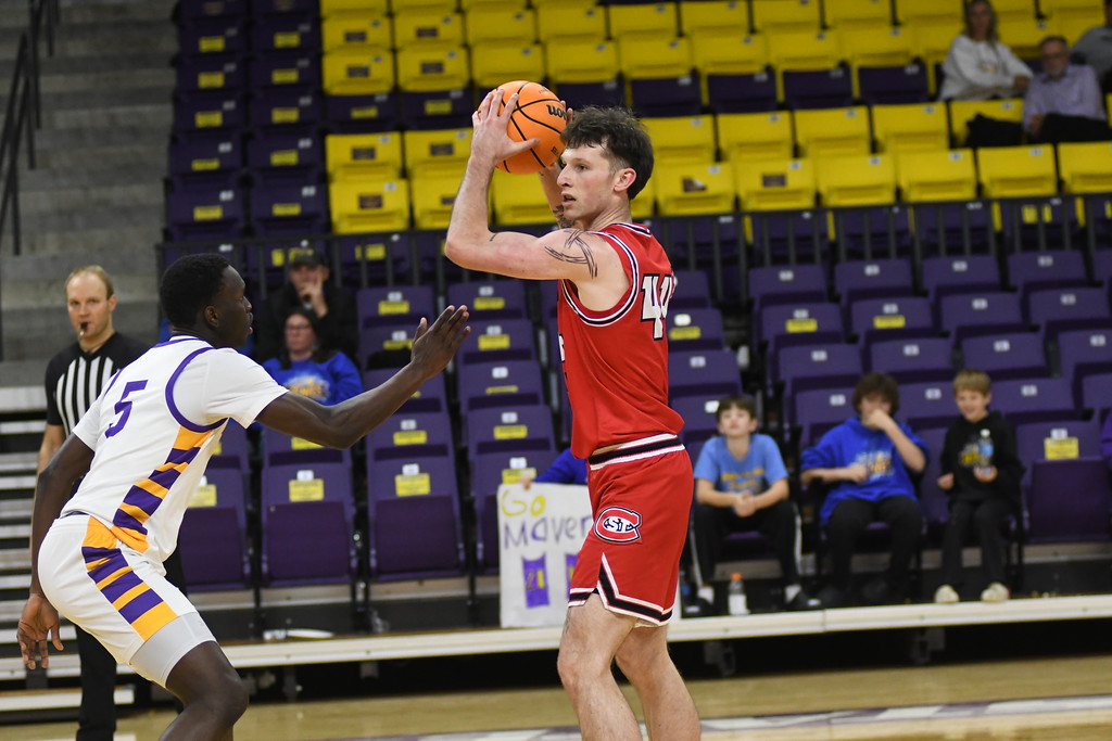 Huskies Take Down Mustangs in Dramatic Fashion, Extending Win Streak to 11.